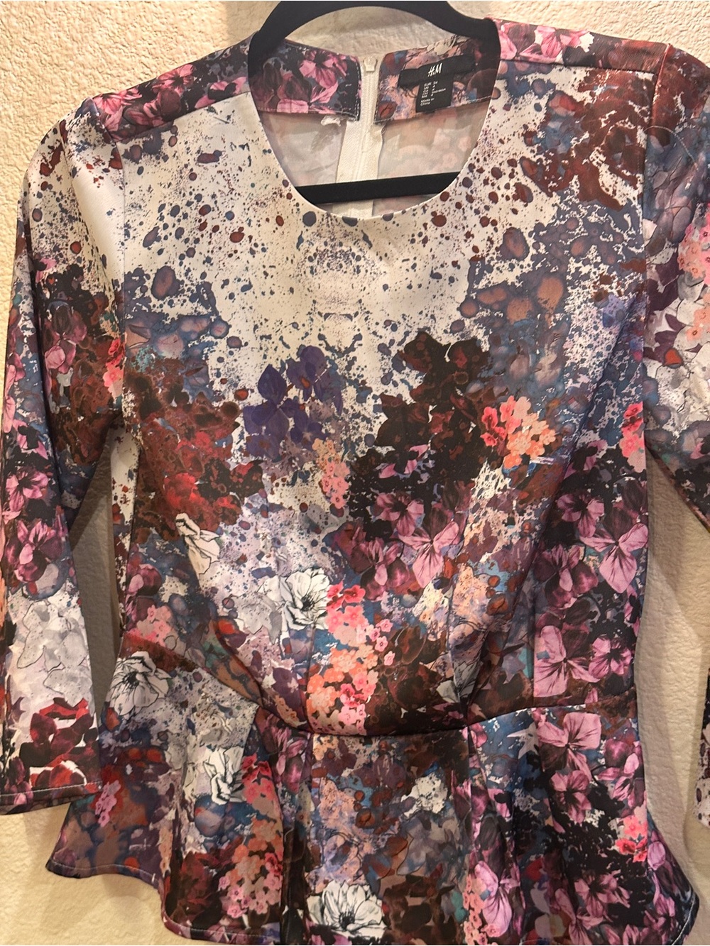 2/$10 or 3/$12 ❤️ H&M Multicolor Floral Blouse